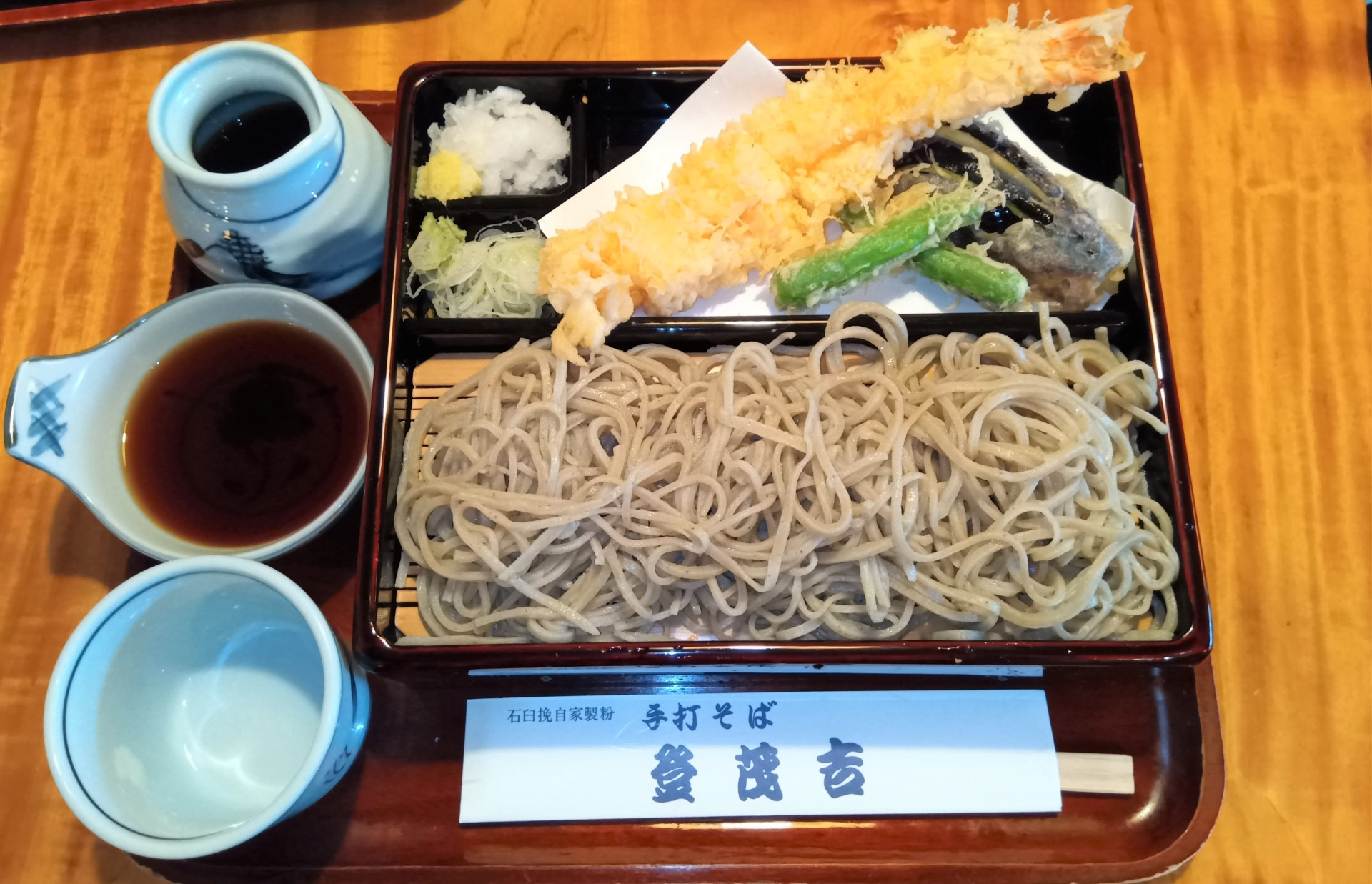 石臼挽自家製粉の手打ちそば、鶴見の登茂吉（ともきち）【食のコラム】